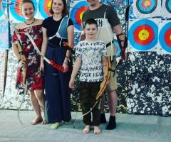 Сімейний відпочинок у Києві — стрільба з лука для дітей і дорослих